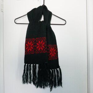vintage 80s knit winter scarf black with red snowflake pattern